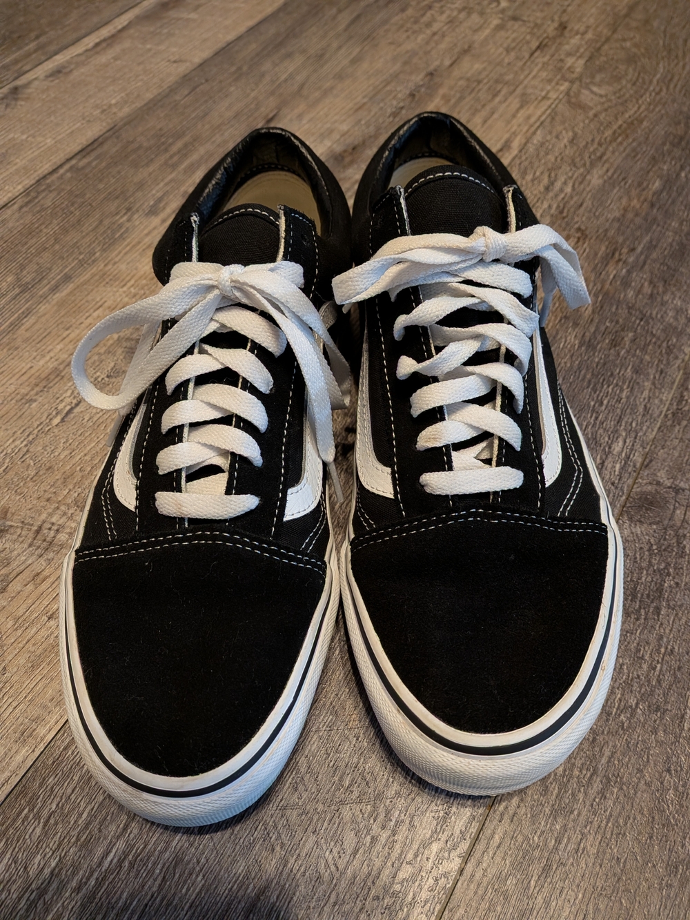 Vans Women's Black and White Low-Top Skate Sneakers